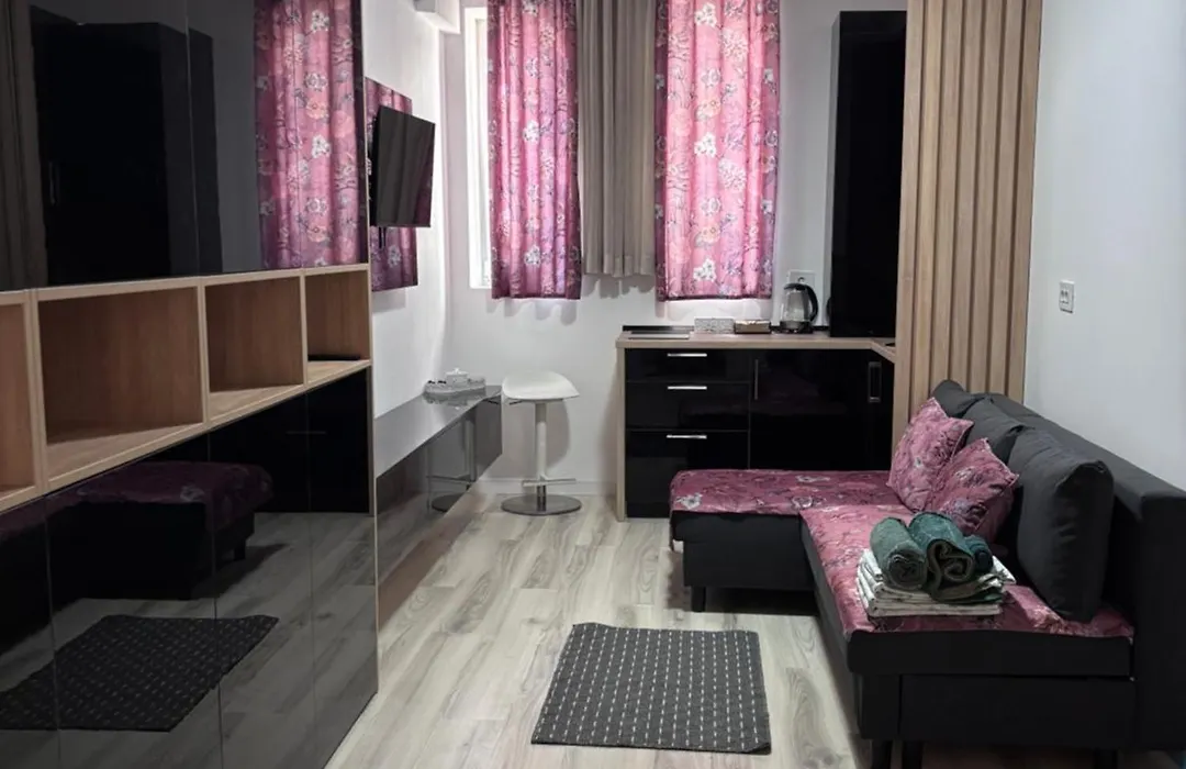 Cozy Black 1 Bedroom Apartment-1